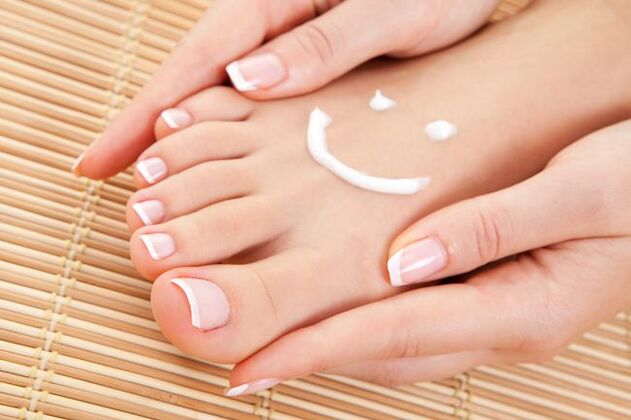 Taking care of the skin of the feet prevents the formation of fungus