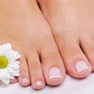 healthy feet without fungus