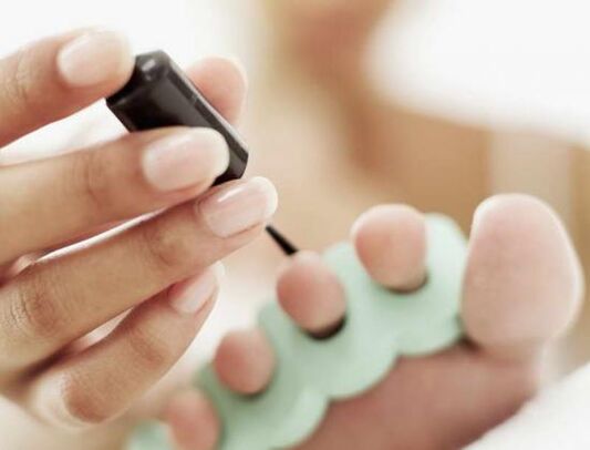 nail treatment with nail polish for a fungal infection