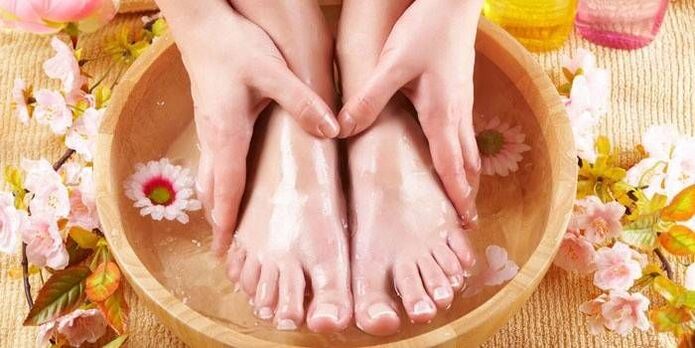the effect of baths against nail fungus